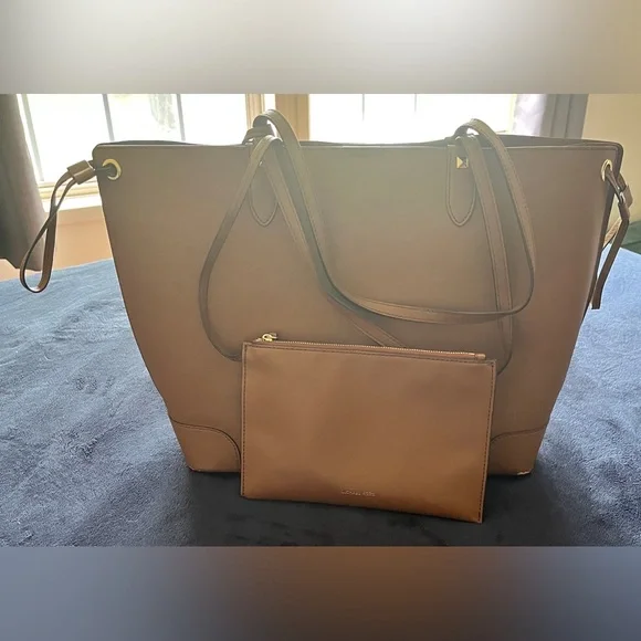 Michael Kors Tote Bag - Picture 5 of 14